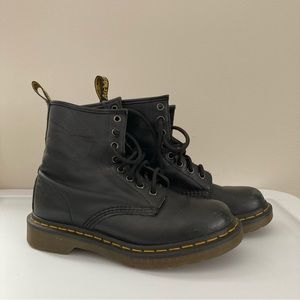 Dr Martens Size 6US Womens Soft Leather 1460